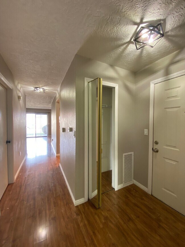 Building Photo - 1BR/1BATH - Ground Floor Condo - NO PETS