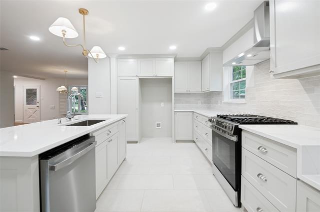Building Photo - 705 Tarryall Dr