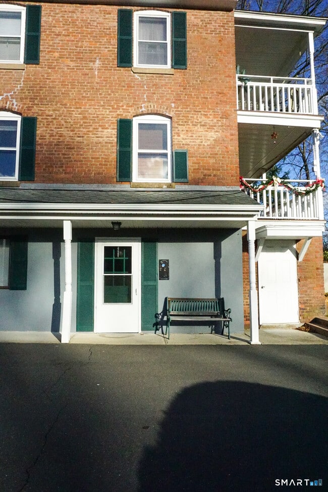 Building Photo - 251 Main St