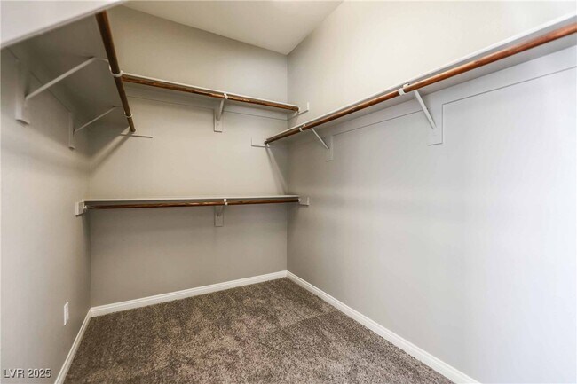 Building Photo - 3045 Sunrise Heights Dr