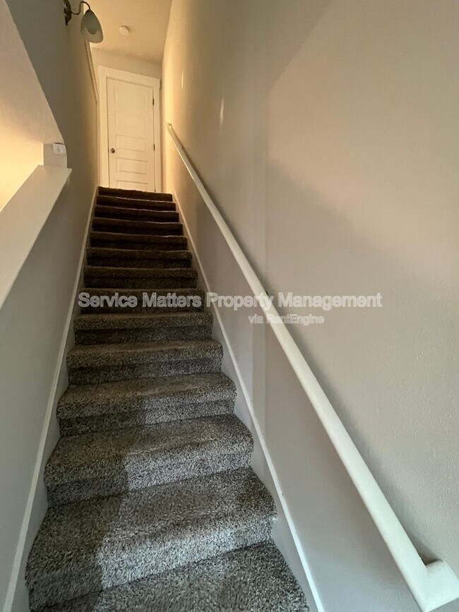 Building Photo - 1615 Iroquois Ct