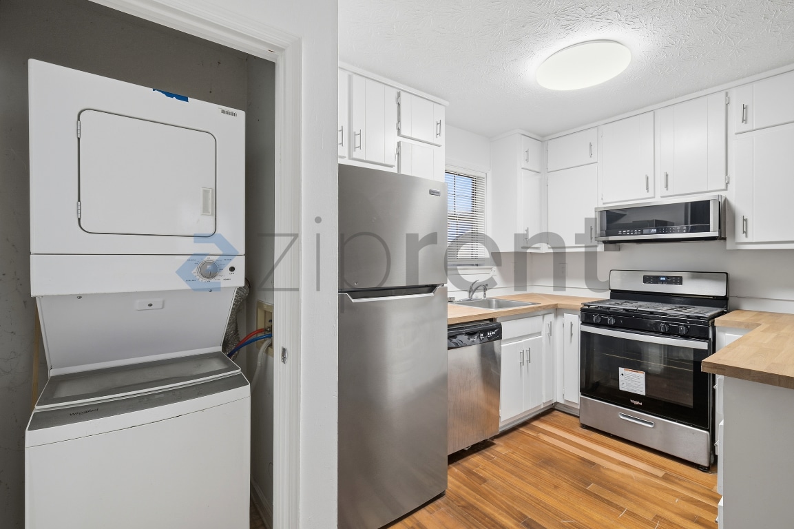 Building Photo - 5893 N Castlegate Dr