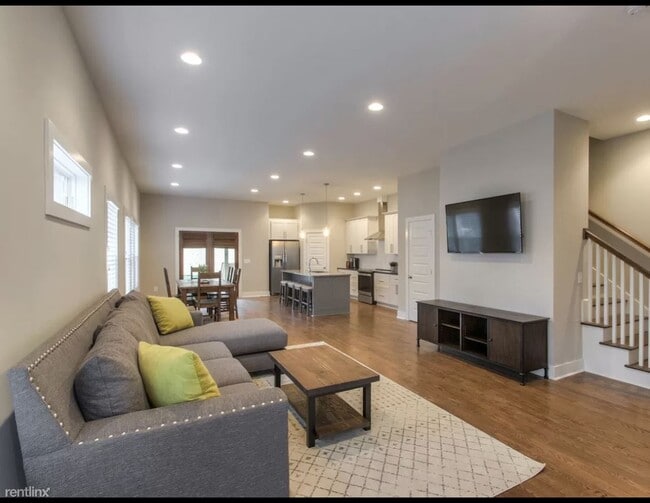 Building Photo - 4 br, 2.5 bath House - 421 Moore Avenue B