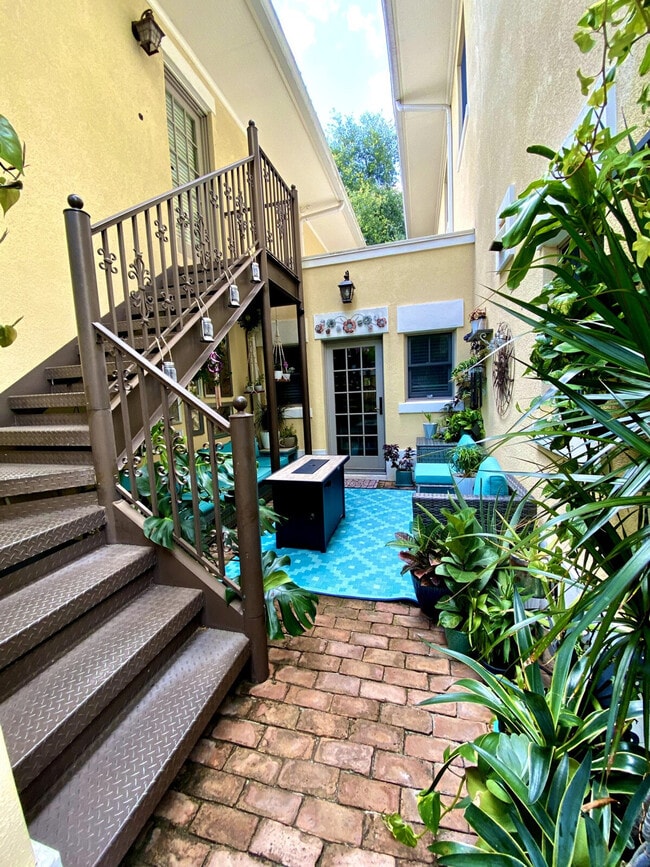 Building Photo - 509 S Willow Ave