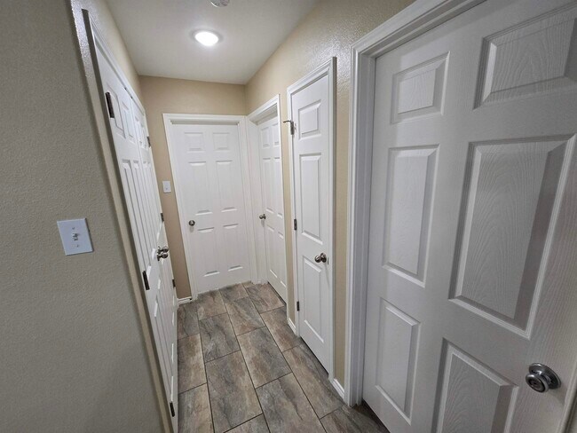 Building Photo - 5821 Doctorado Dr