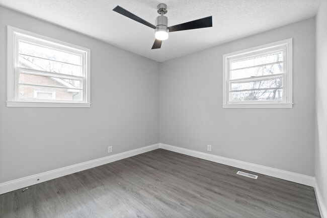 Building Photo - 3 Bedroom 2 Bath Renovated Pet Friendly Home For Rent!