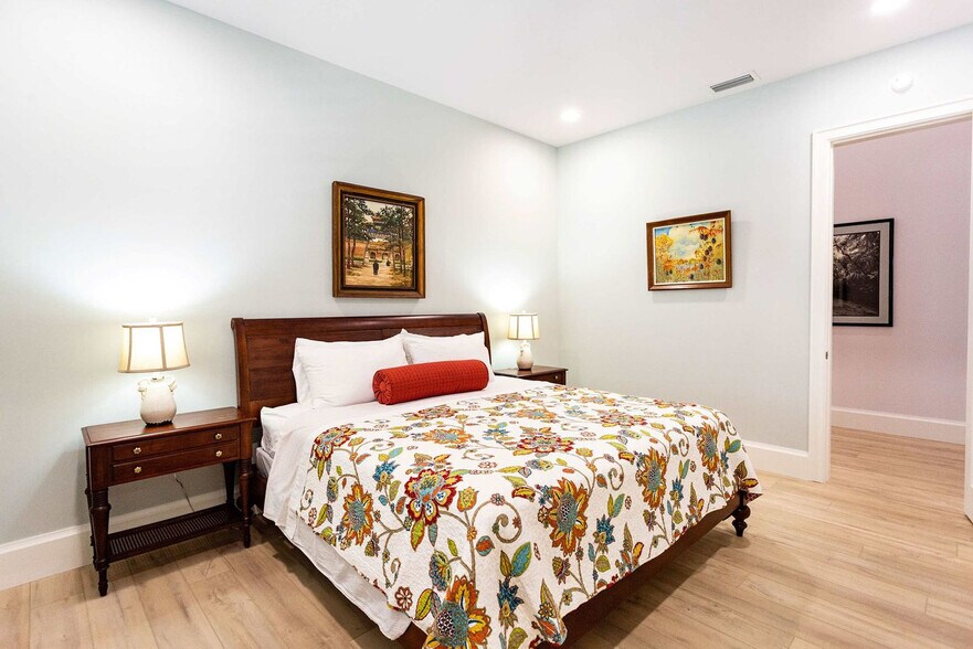 Building Photo - 828 110th Ave N