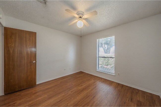 Building Photo - 6753 Spoonwood Ln