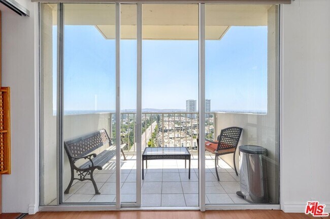 Building Photo - 2170 W Century Dr