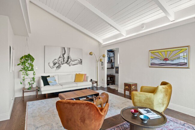 Building Photo - Ventura | Pierpont | 4 Bedroom + 3 Bathroom
