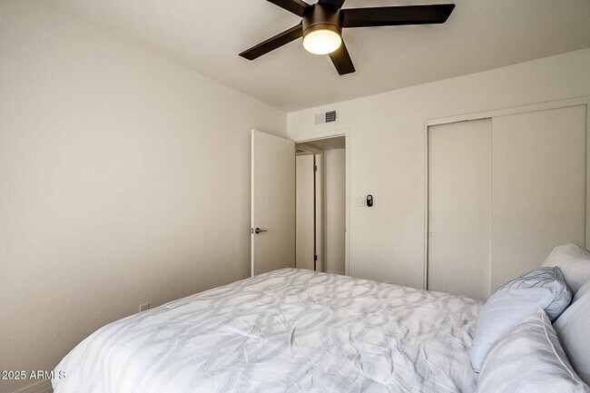 Building Photo - 7906 E Keim Dr