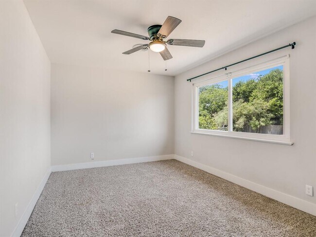 Building Photo - 7617 Eastcrest Dr