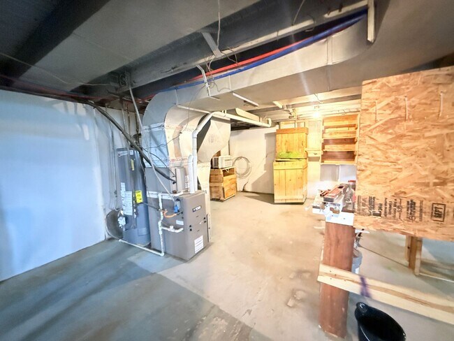 Building Photo - Newly renovated 4 bed 2 bath home