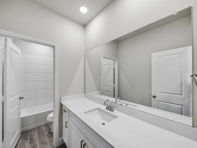 Building Photo - 401 Tartane Dr