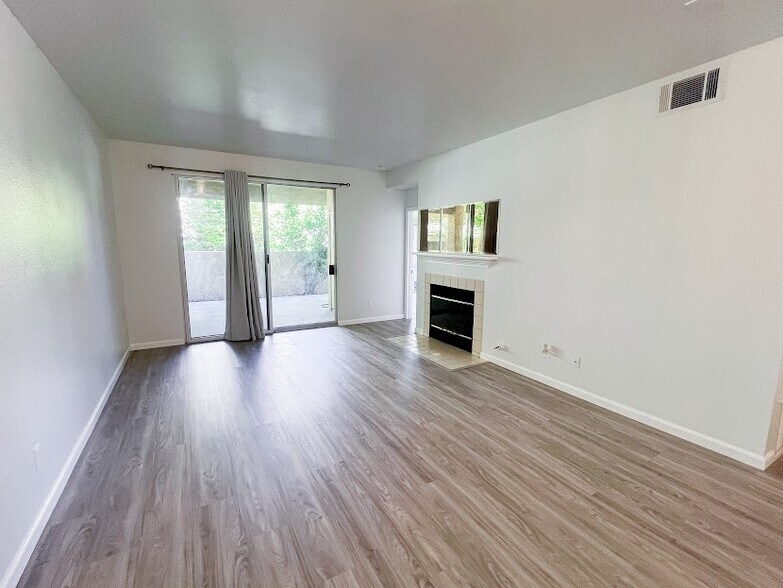 Living Room - 25855 McBean Pky