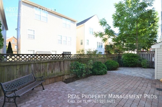 Building Photo - 4202 Sonia Ct
