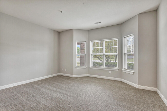 Building Photo - 4666 Sagewood Cir