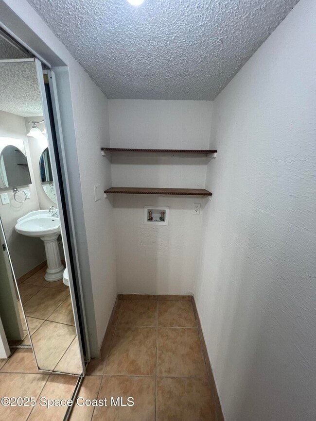 Building Photo - 8716 Hibiscus Ct