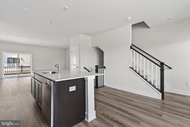 Building Photo - 5225 Manor Park Dr