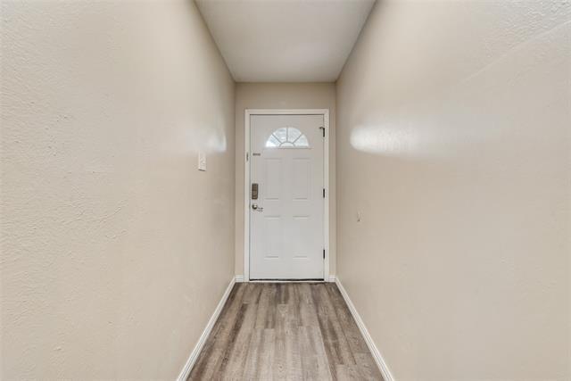 Building Photo - 512 W Oakdale Rd