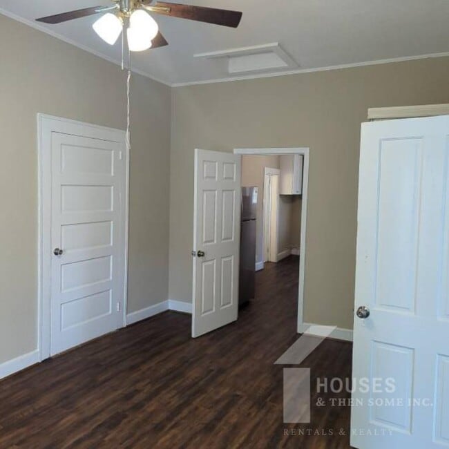 Building Photo - 18 21st St