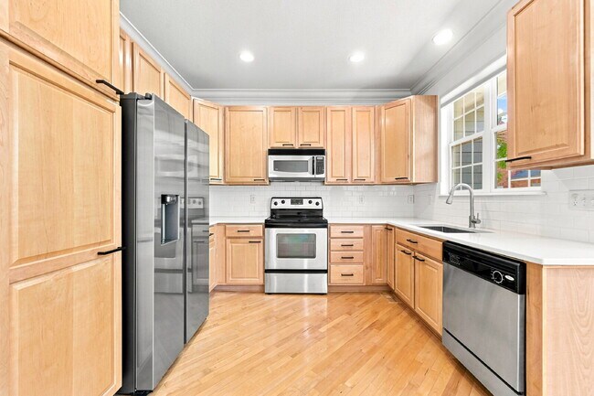 Building Photo - $2,795.95 with $300 Off the first month's rent, 2 Beds - 2.5 Bath, Townhome in Lone Tree with Bal...