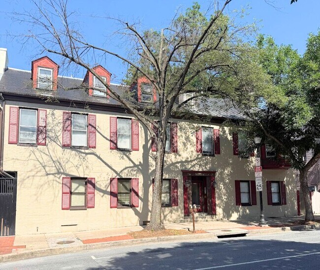 Building Photo - 313 N Market St