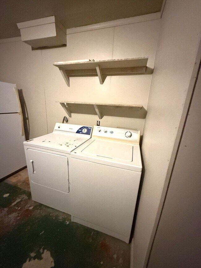 Building Photo - 15934 Blueridge Rd