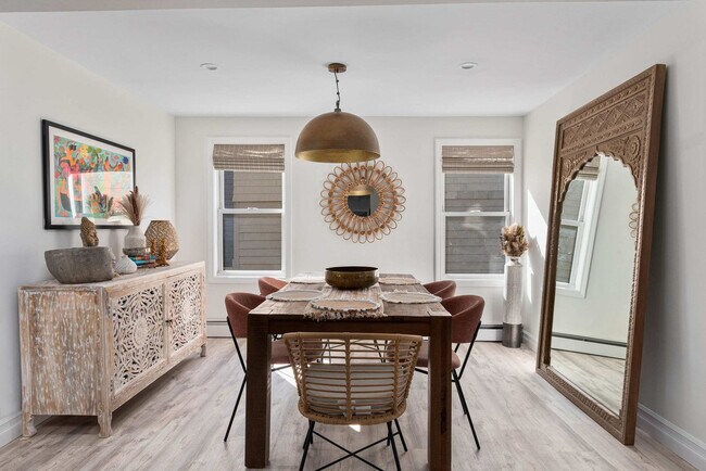 Building Photo - 136 Main St