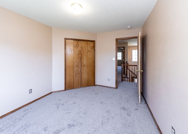 Building Photo - 4+ Bedroom Home in NE Colorado Springs!!