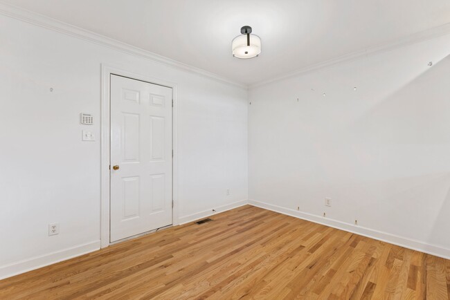 Building Photo - 804 Steeplechase Way