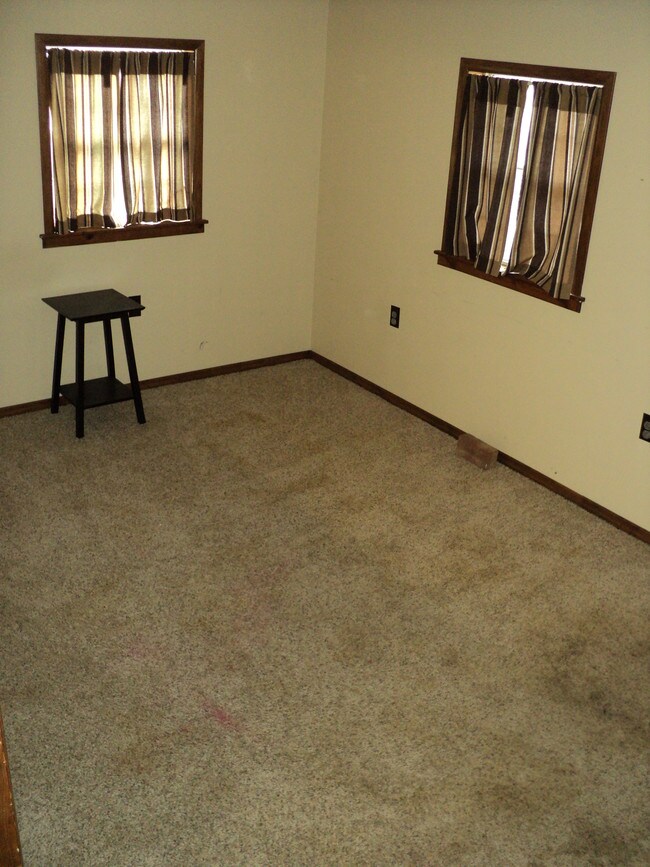 Bonus room - 530 10th Ave