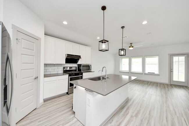 Building Photo - 7007 Fleetwood Crescent Wy
