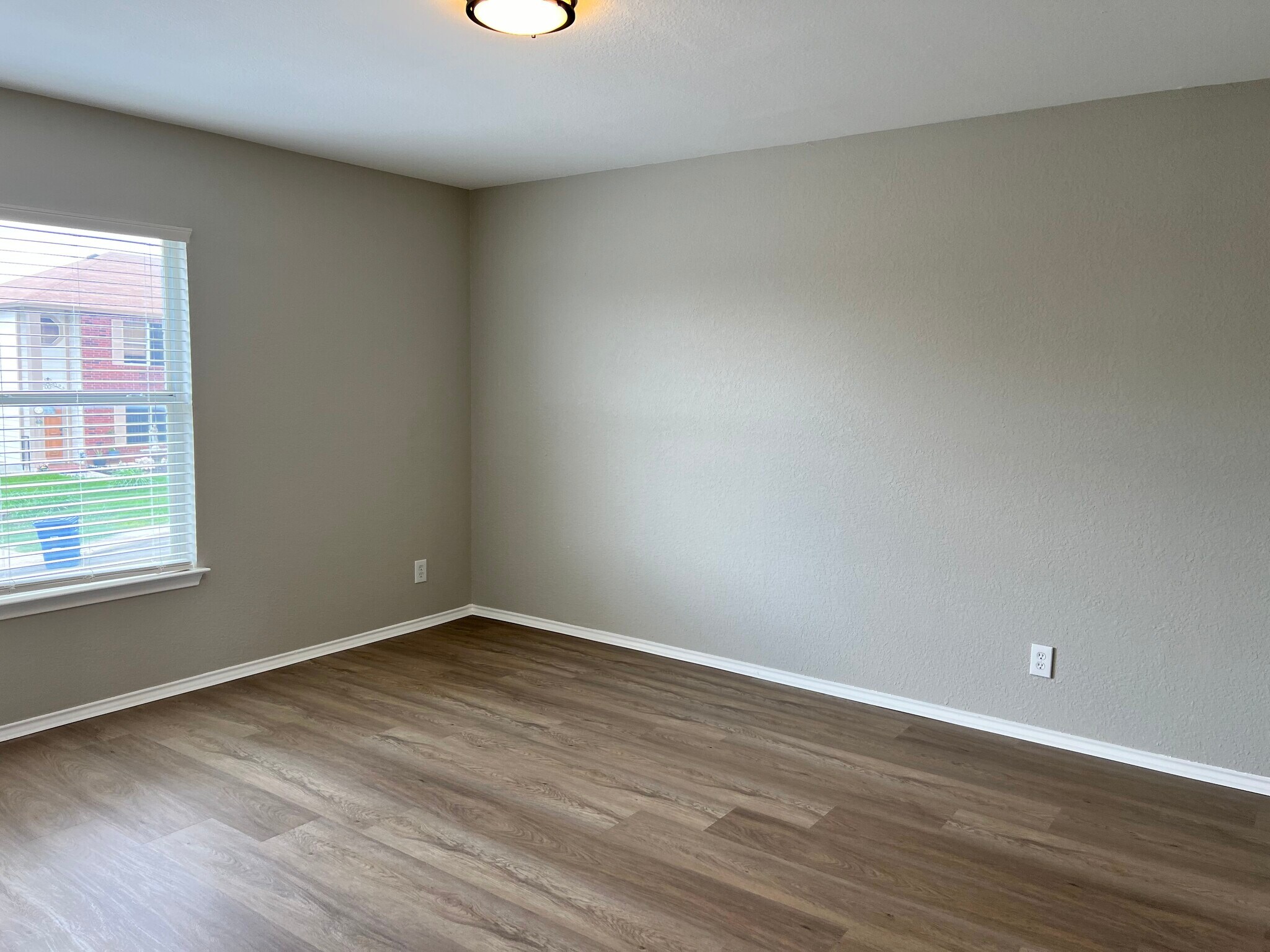 Building Photo - 6814 Knights