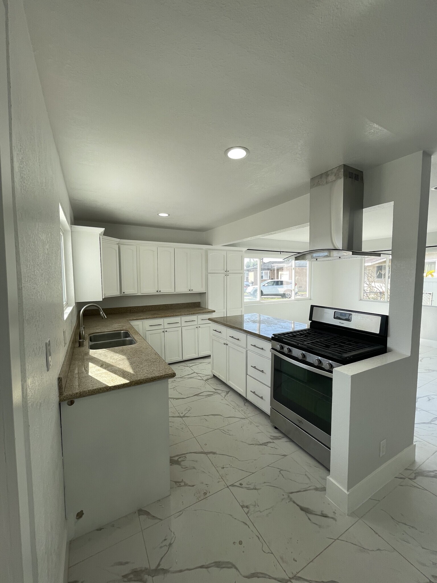 Building Photo - 6647 Val Verde Ave