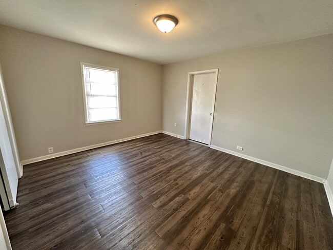 Building Photo - 1420 3rd Ave N