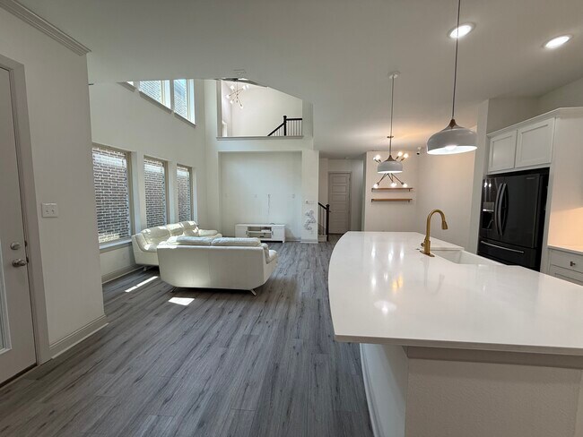 Building Photo - 620 Courtyard Ln