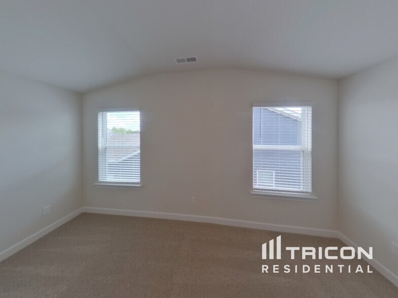 Building Photo - 2410 Valverde Wy