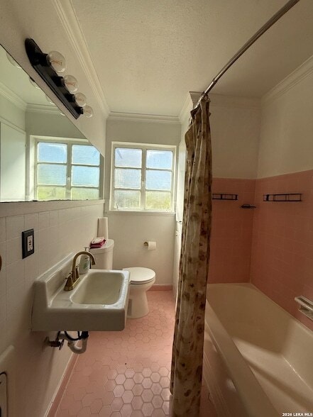 Building Photo - 230 E Mulberry Ave