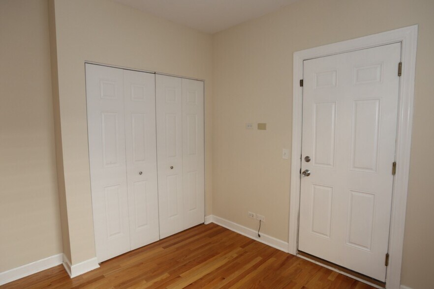 Building Photo - 3257 N Clifton Ave