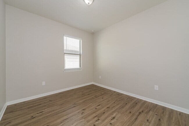 Building Photo - 1733 Cayman Cove Cir