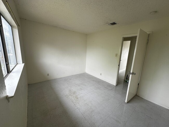Building Photo - 8437 Forest Ridge Dr