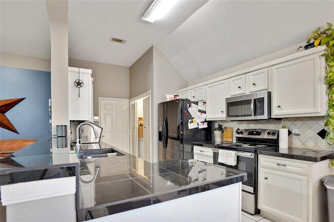 Building Photo - 1414 Chesterpoint Dr