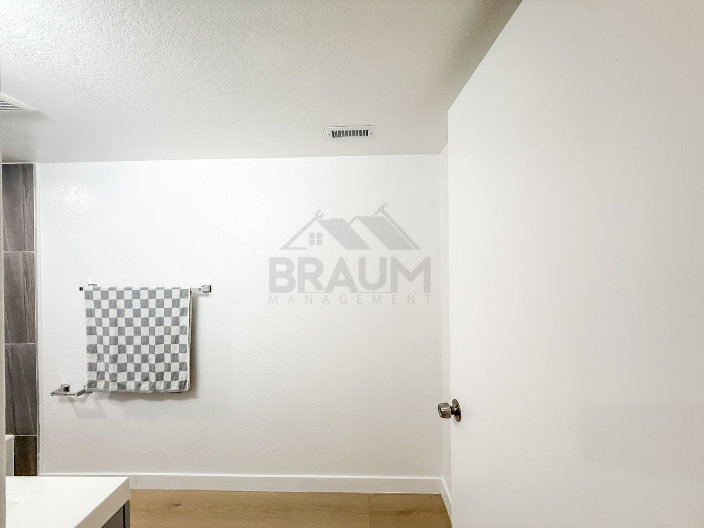 Building Photo - 4638 Tilden Ave