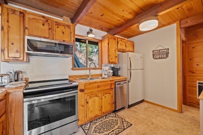 Building Photo - Charming 3-Bedroom, 2-Bath Home in Cold Sp...