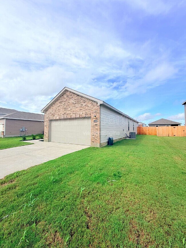 Building Photo - 12807 Prairie Vly