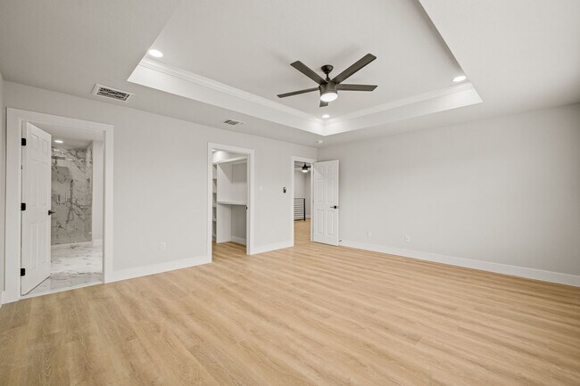 Building Photo - BEAUTIFUL 4 BEDROOM PROPERTY LOCATED IN BU...