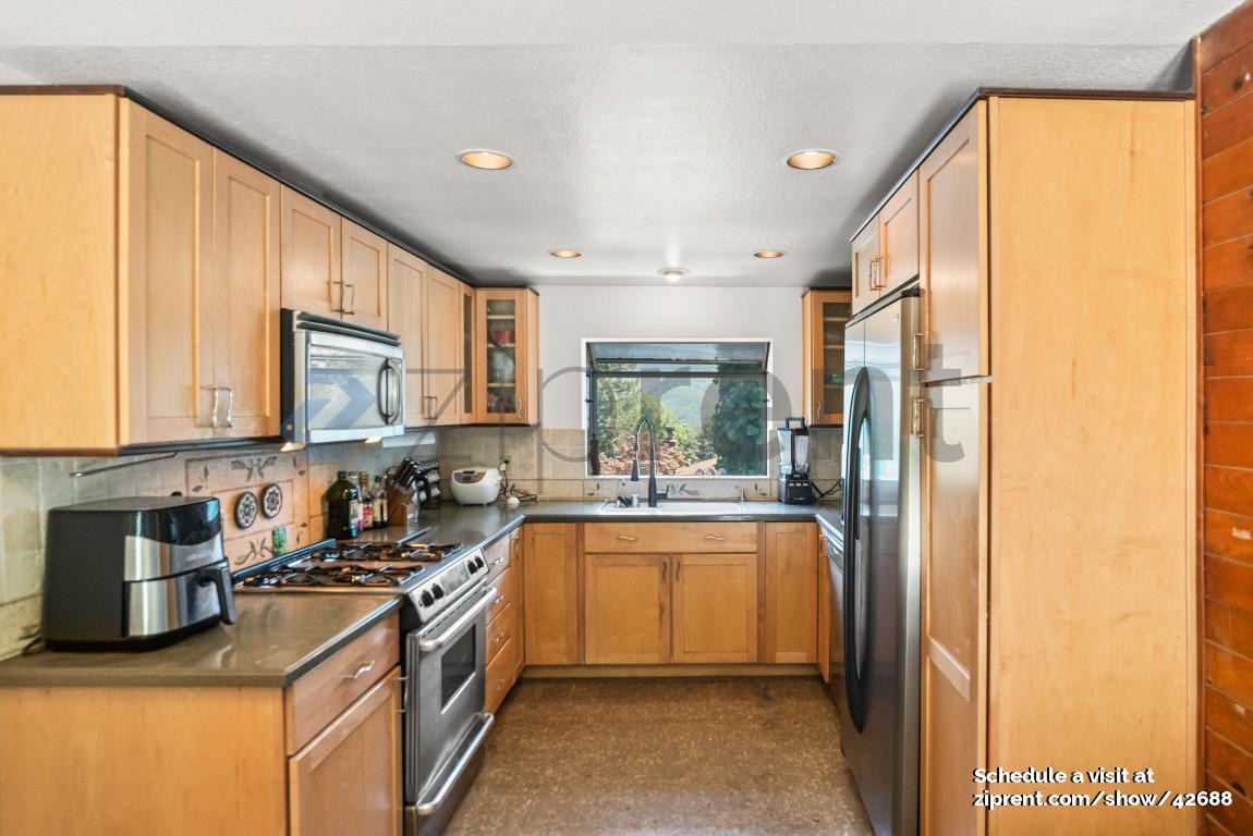 Building Photo - 17985 Helen Way