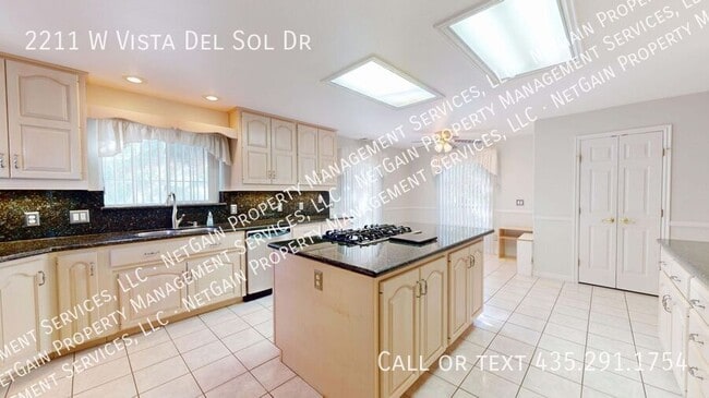 Building Photo - 2211 W Vista Del Sol Dr