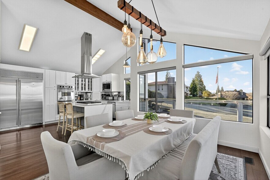 Building Photo - 5111 23rd Ave W